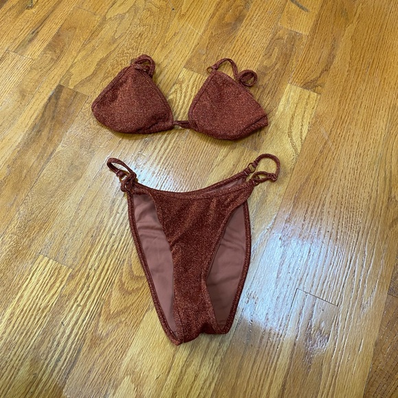 Bikini - Picture 2 of 4